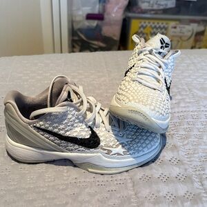 Nike Kids White and Black Sports Sneakers, size 2Y.